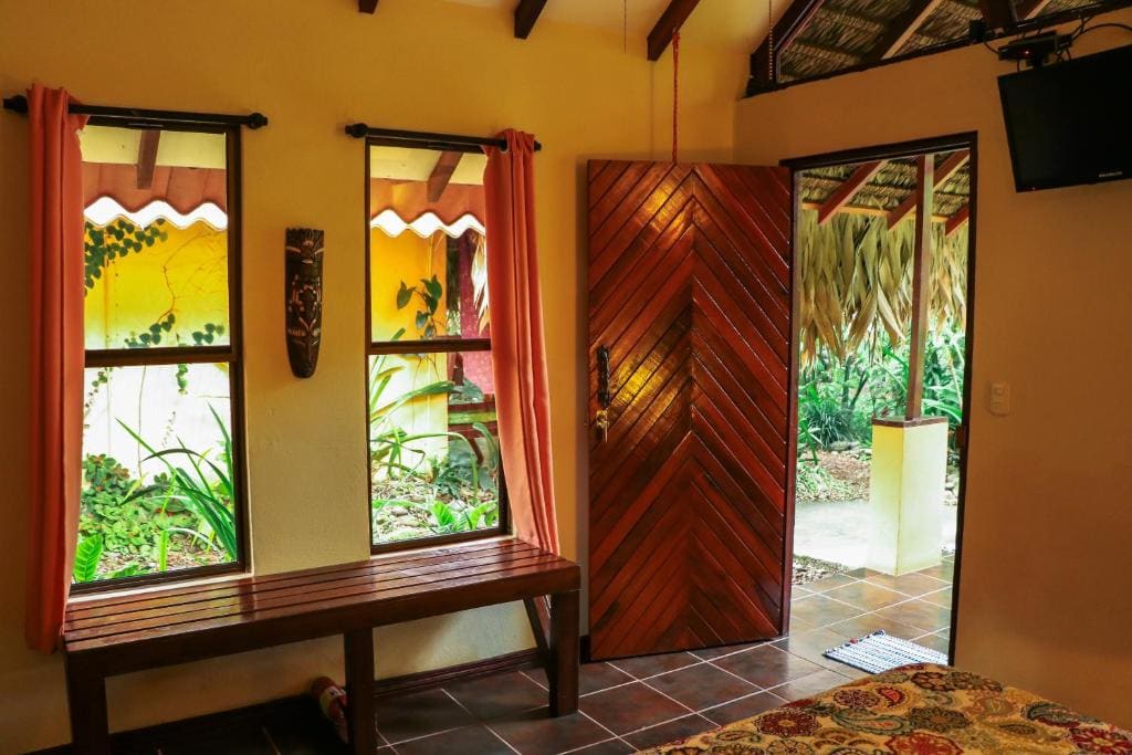 Deluxe Bungalow with Garden View room - Image 2