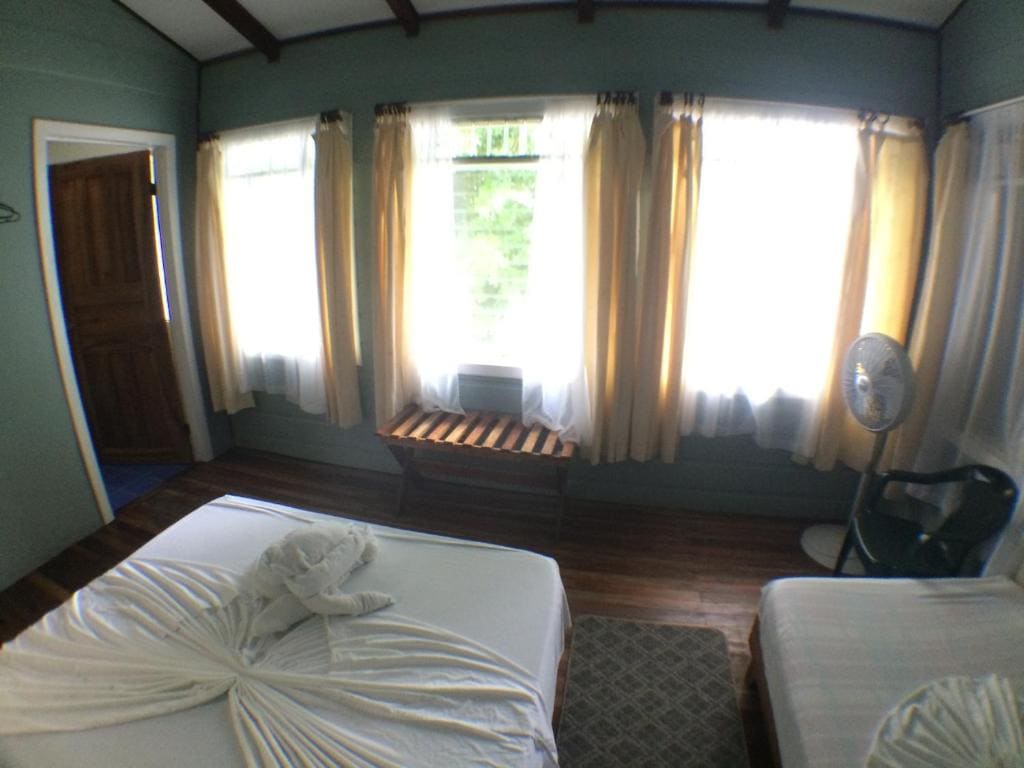 Triple Room with River View room - Image 1