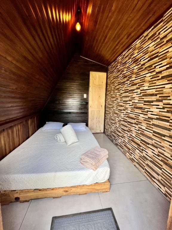 Bungalow room - Image 2