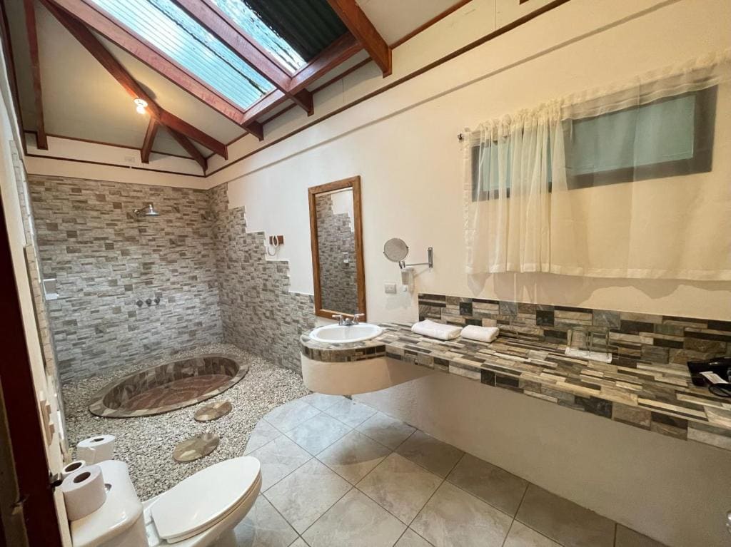Superior Triple Room room - Image 3