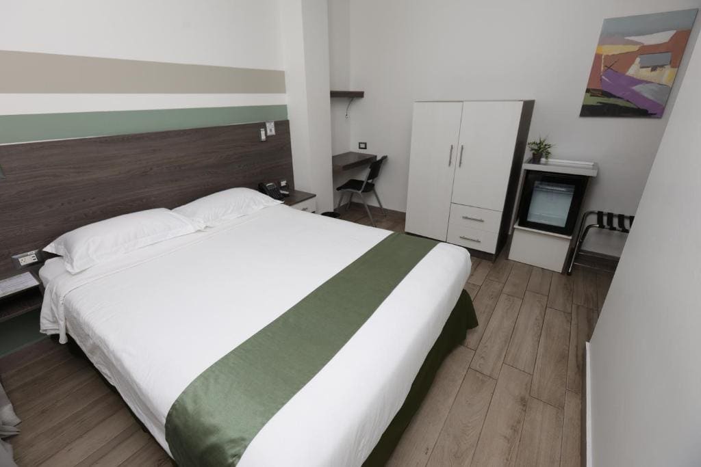 Deluxe Room with City View room - Image 3