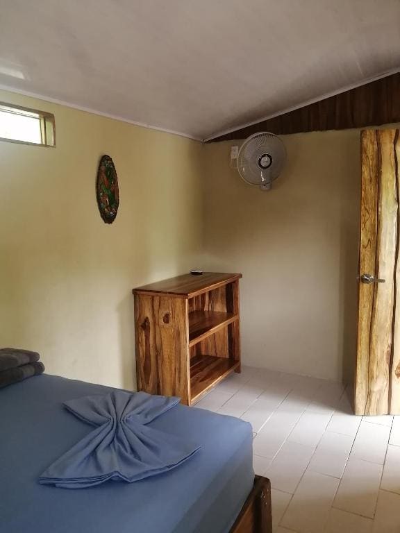 Standard Double Room with Shared Bathroom room - Image 2