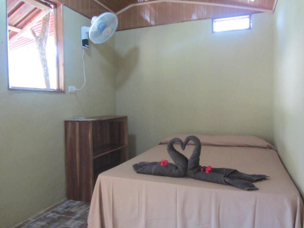 Double Room with Shared Bathroom room - Image 3