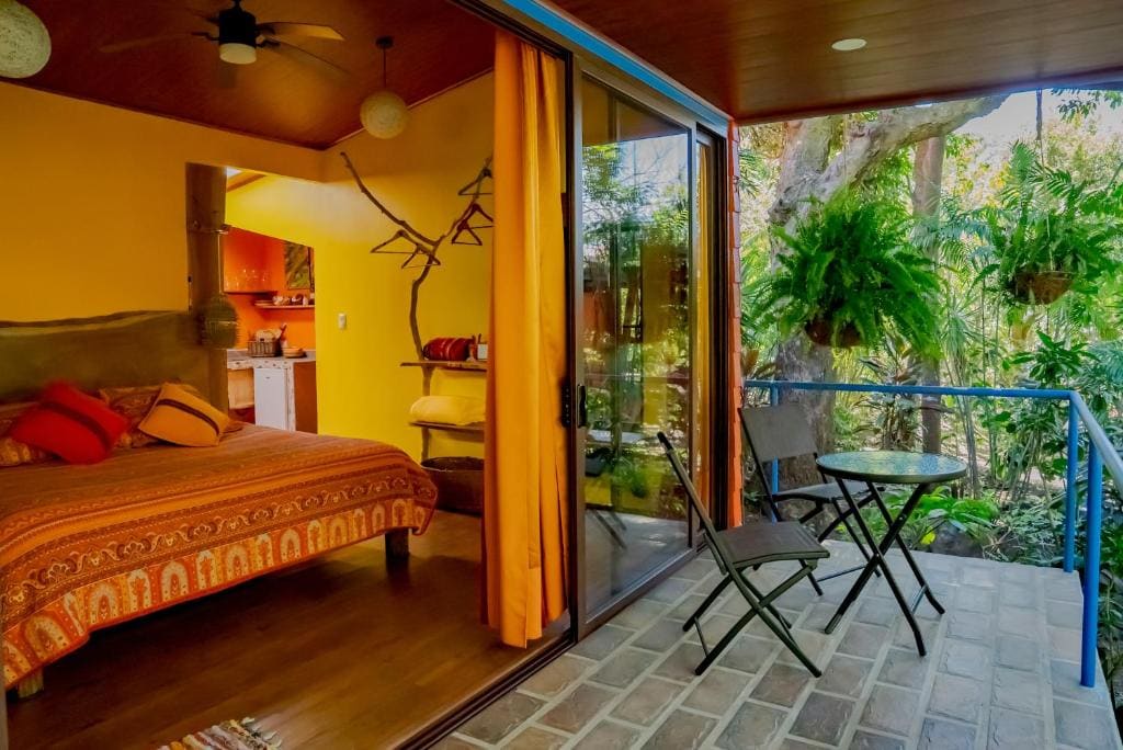 One-Bedroom Apartment with Balcony room - Image 3