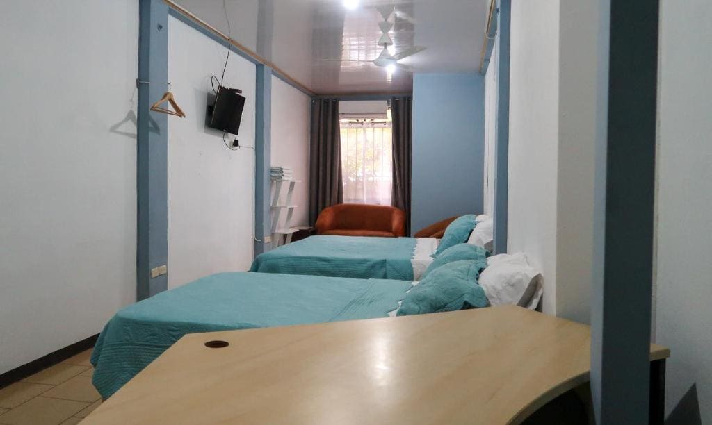 Classic Quadruple Room room - Image 2