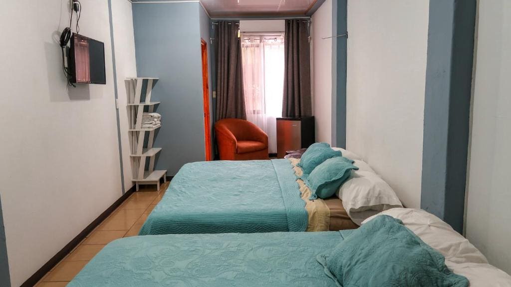 Classic Quadruple Room room - Image 3