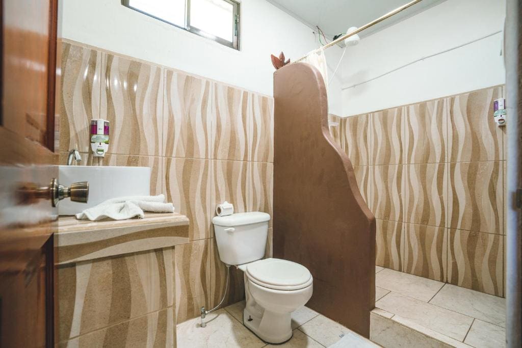 Standard Quadruple Room room - Image 2