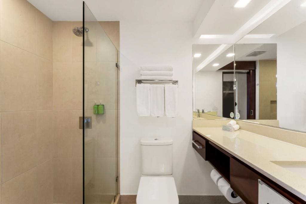Standard Double Room with Two Double Beds and City View room - Image 2