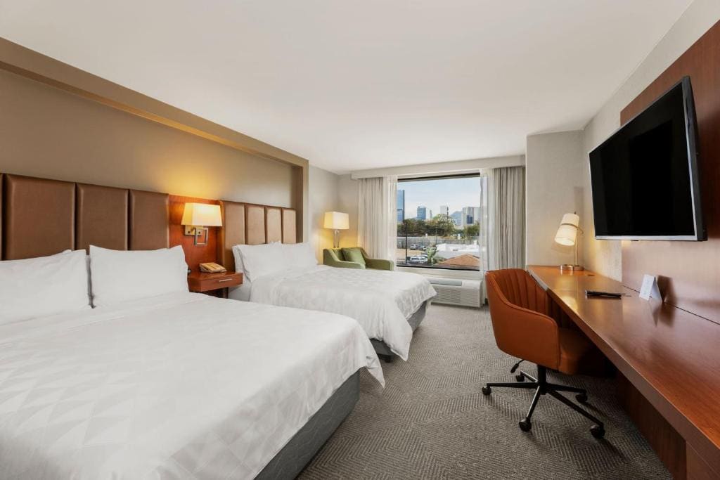 Standard Double Room with Two Double Beds and City View room - Image 1