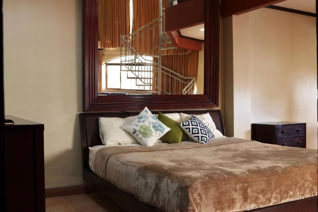 Penthouse Apartment room - Image 2