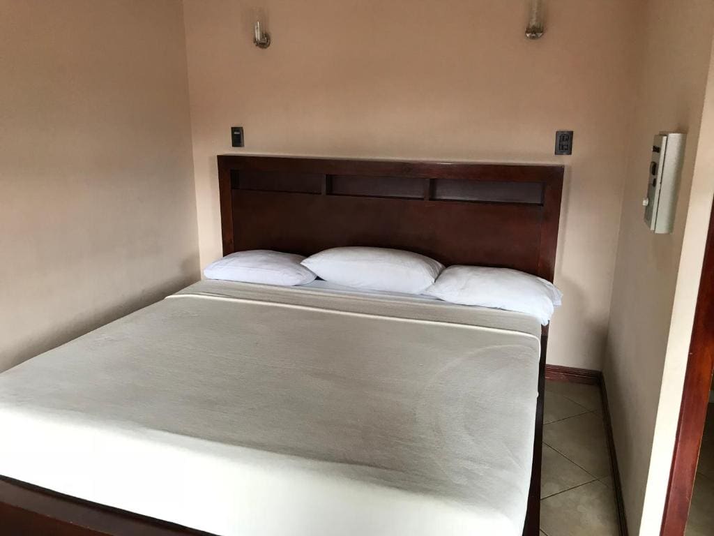 Deluxe Double Room with Bath room - Image 3