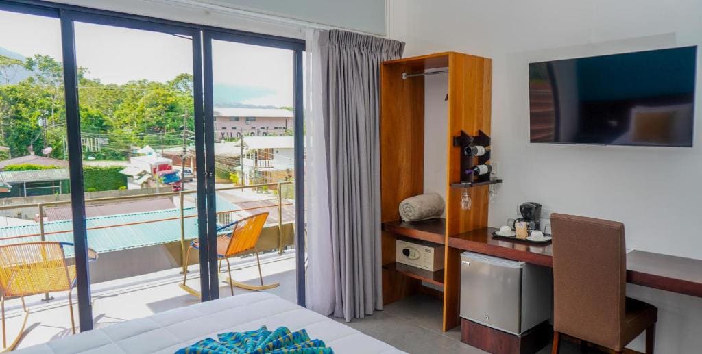 Premium Twin Volcano View room - Image 3