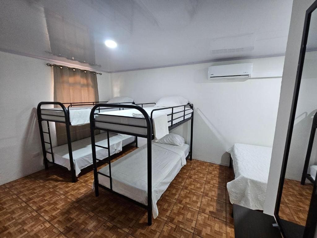 Standard Family Room room - Image 2