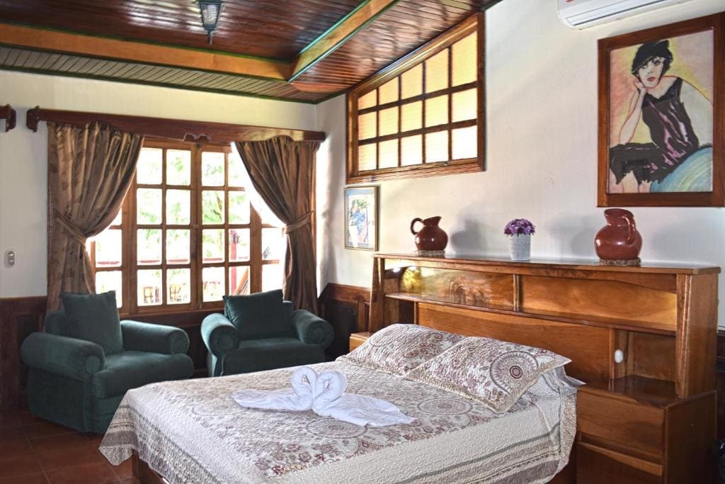 Standard Quadruple Room room - Image 1