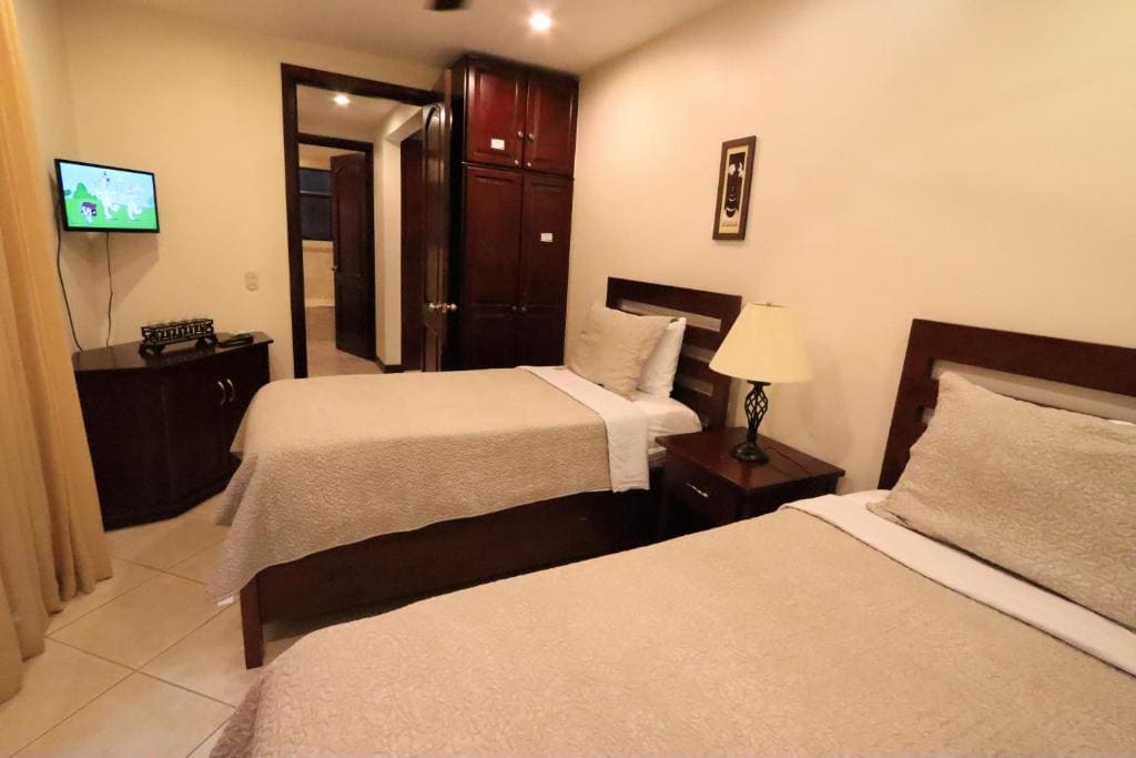 Standard Family Room room - Image 2