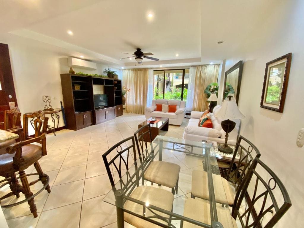 Standard Family Room room - Image 1