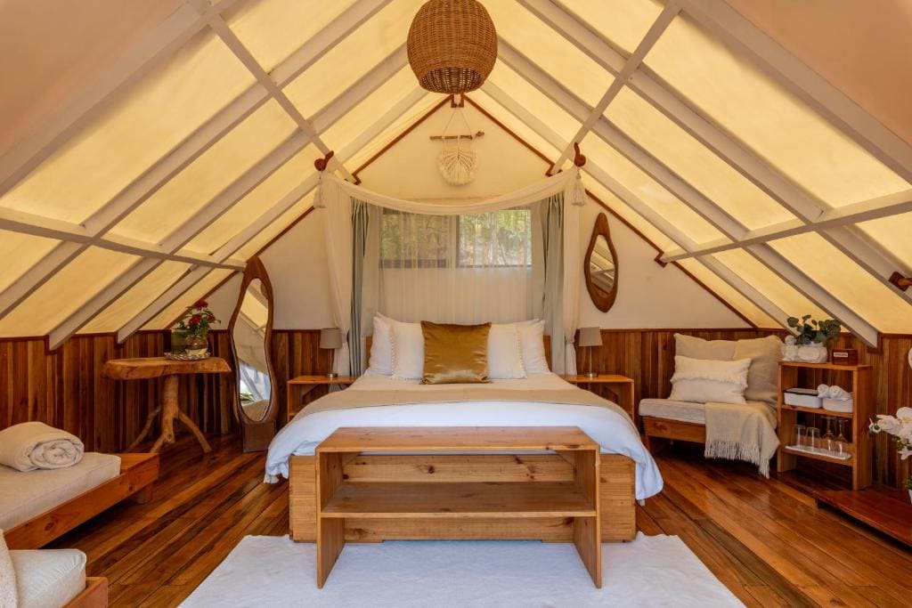 Tent room - Image 1