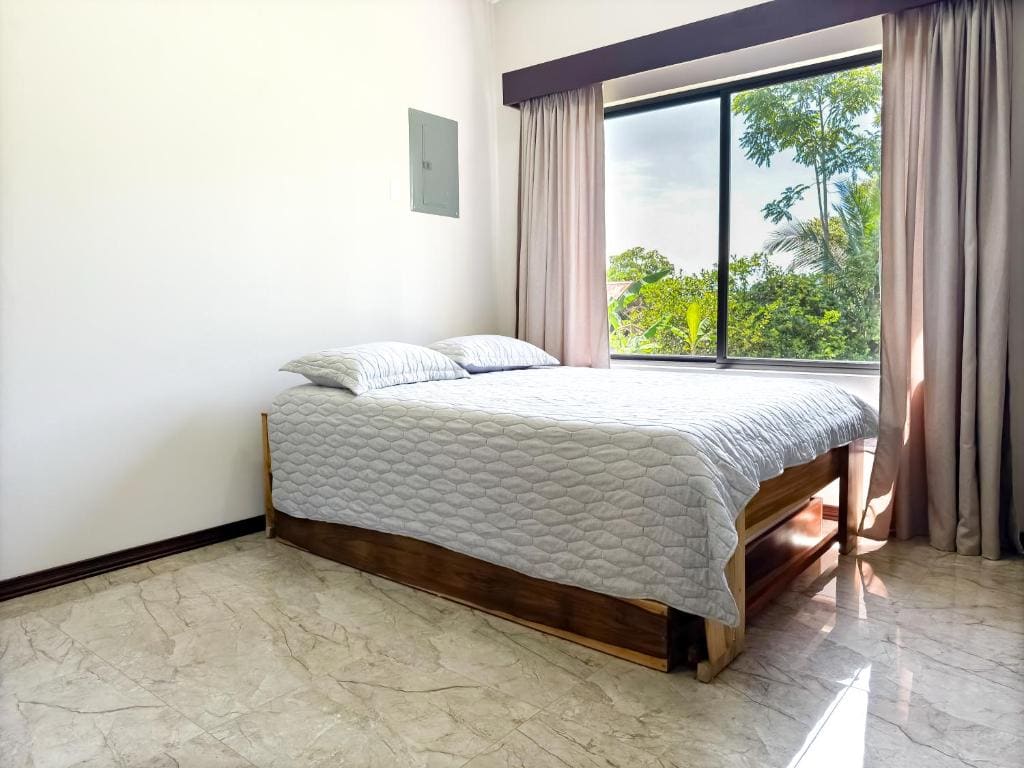 Family Room with Garden View room - Image 3