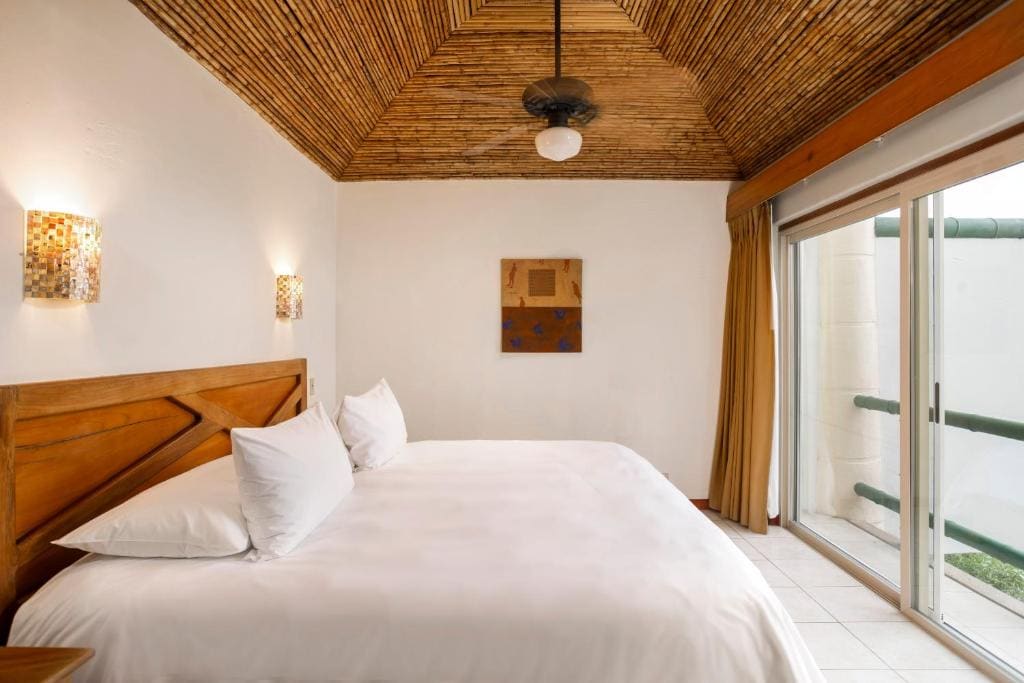 Deluxe Plus Room with Balcony and Panoramic Sea View room - Image 2