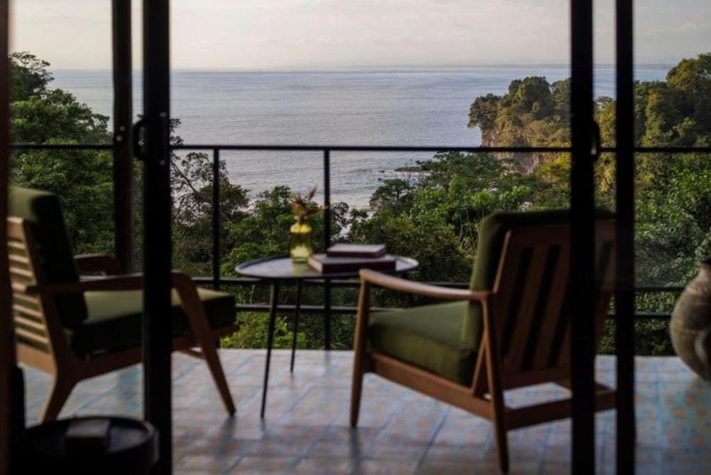 Mendaka Villa with Ocean View room - Image 1