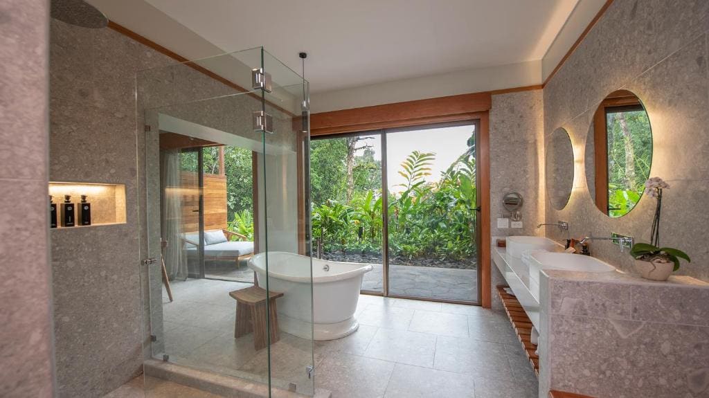 Rainforest King Bed room - Image 2