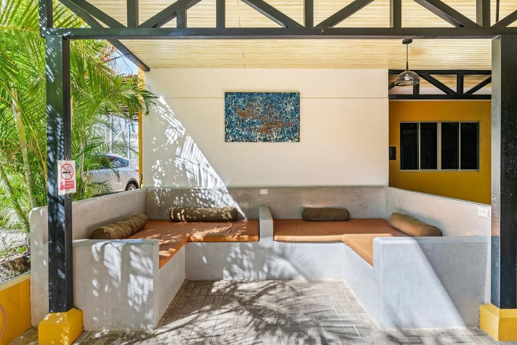 Family Room room - Image 1