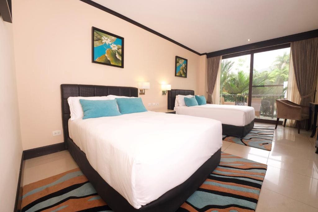 Deluxe King Room with Volcano View room - Image 1