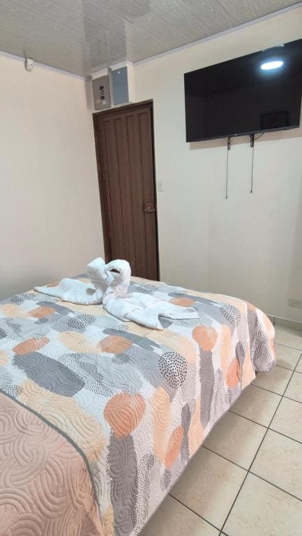 Double Room with Private Bathroom room - Image 3