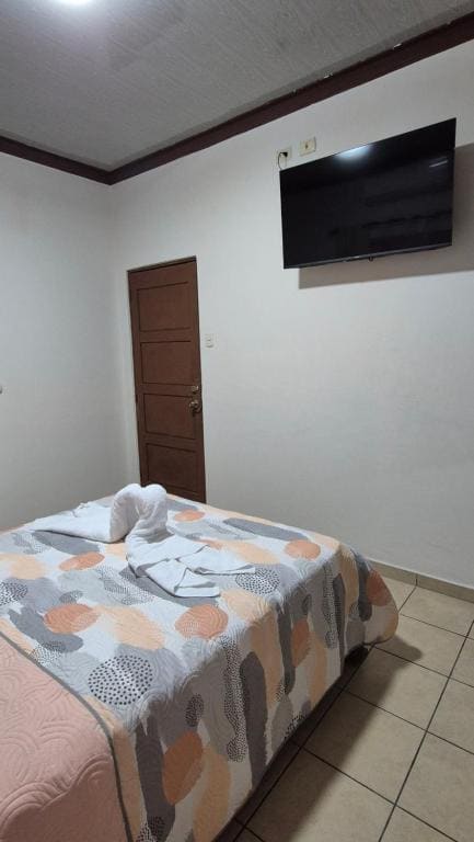 Double Room with Private Bathroom room - Image 2