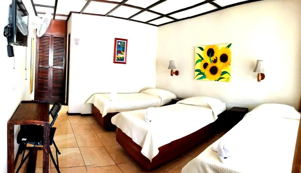 Triple Room with Three Single Beds room - Image 2