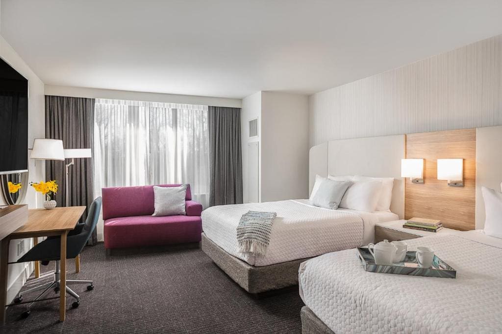 Premium Queen Room with Two Queen Beds - High Floor room - Image 3
