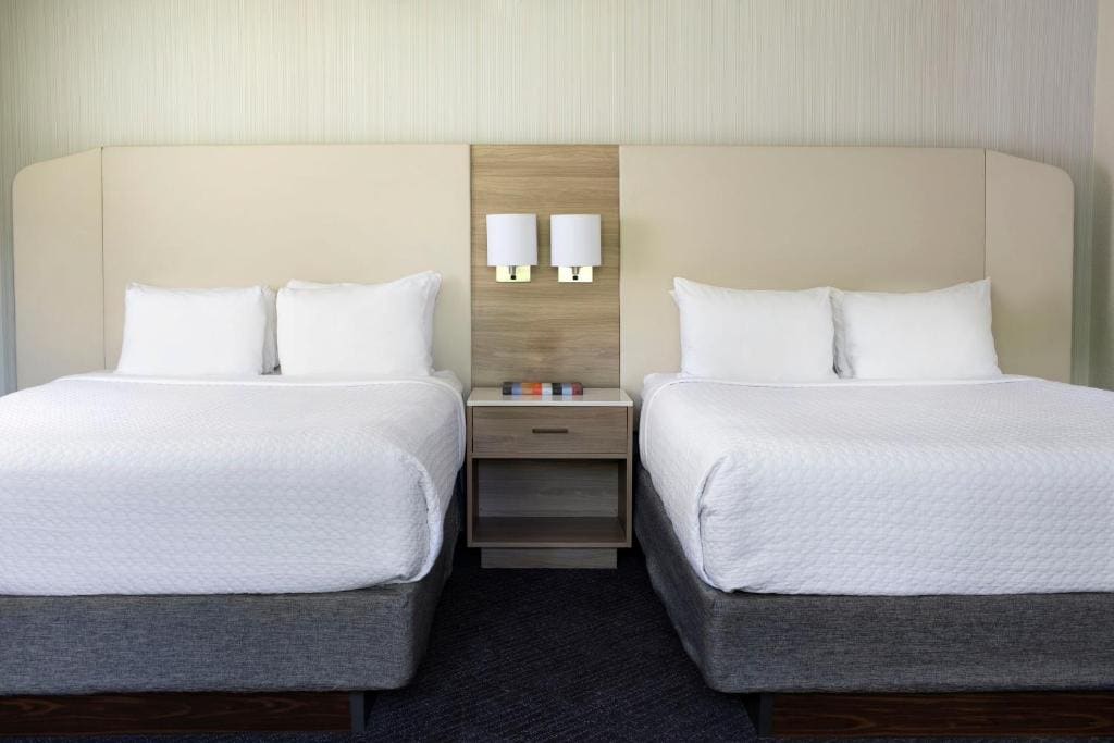 Standard Queen Room with Two Queen Beds and Mobility Accessible Tub room - Image 2