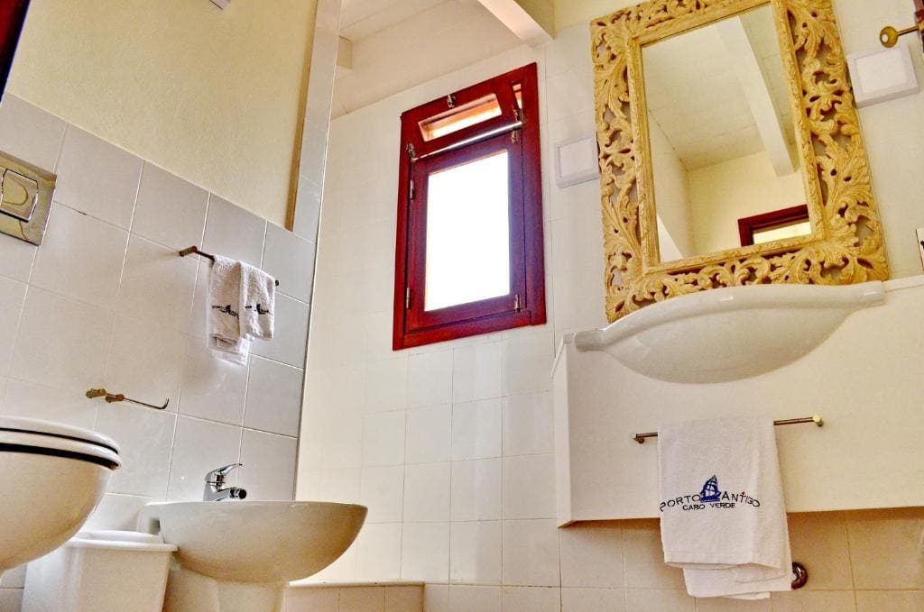 King Suite with Ocean View room - Image 3
