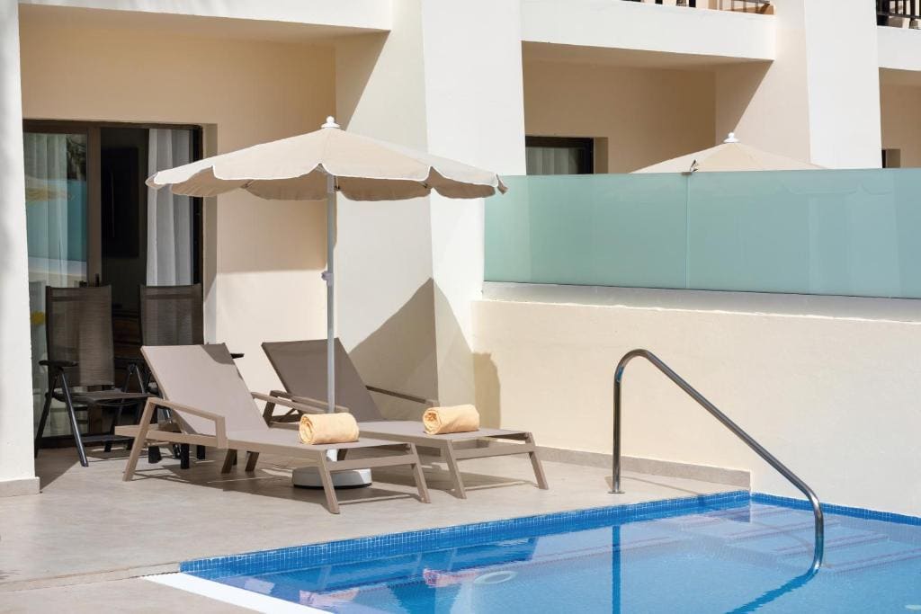 Double Room with Balcony room - Image 1