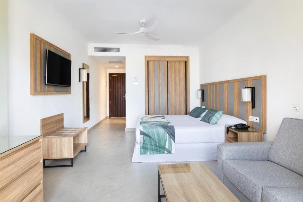Triple Room with Balcony room - Image 3