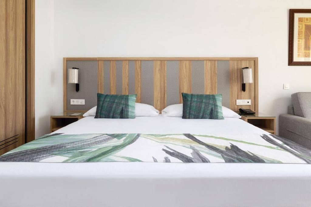 Triple Room with Balcony room - Image 2
