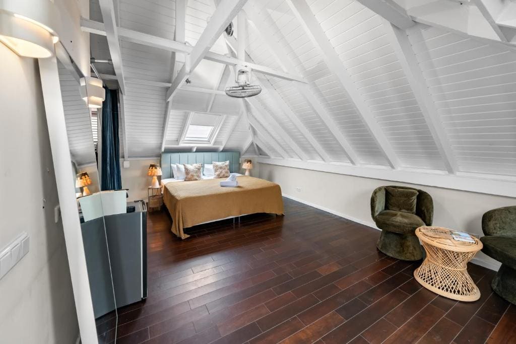 Comfortable Deluxe Ocean View room - Image 1