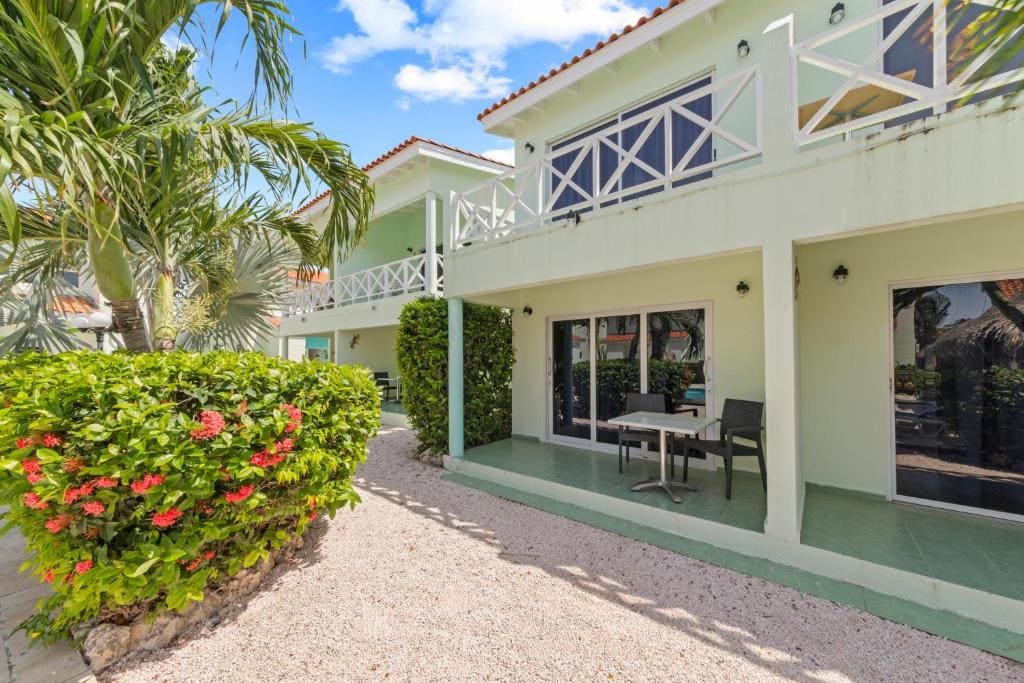 Two-Bedroom Apartment with Pool View room - Image 2