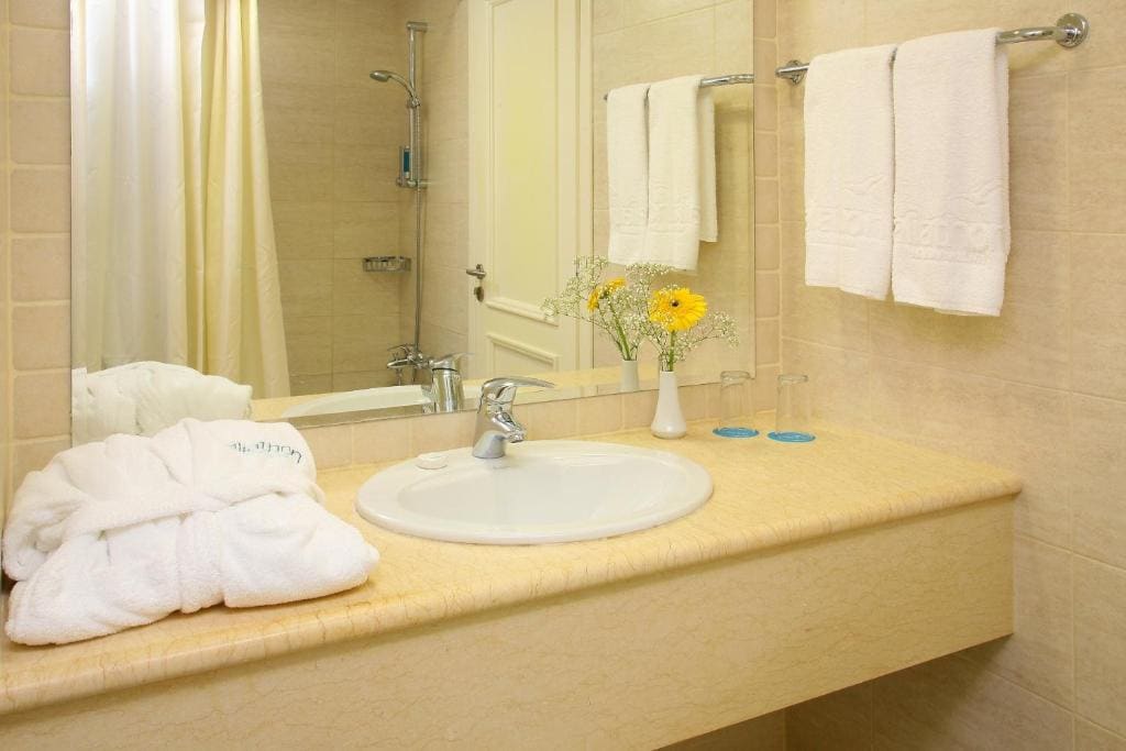 Family Junior Suite room - Image 3