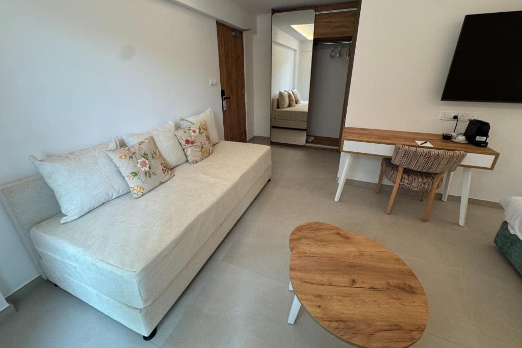 Superior Deluxe Double or Twin Room room - Image 2