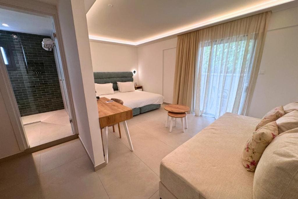 Superior Deluxe Double or Twin Room room - Image 1