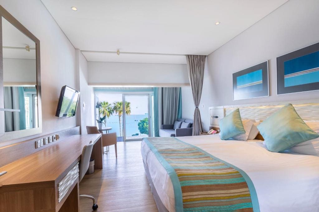 Superior Room with Balcony and Sea View room - Image 1