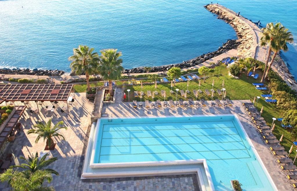 Premium King Room with Balcony and Sea View room - Image 1