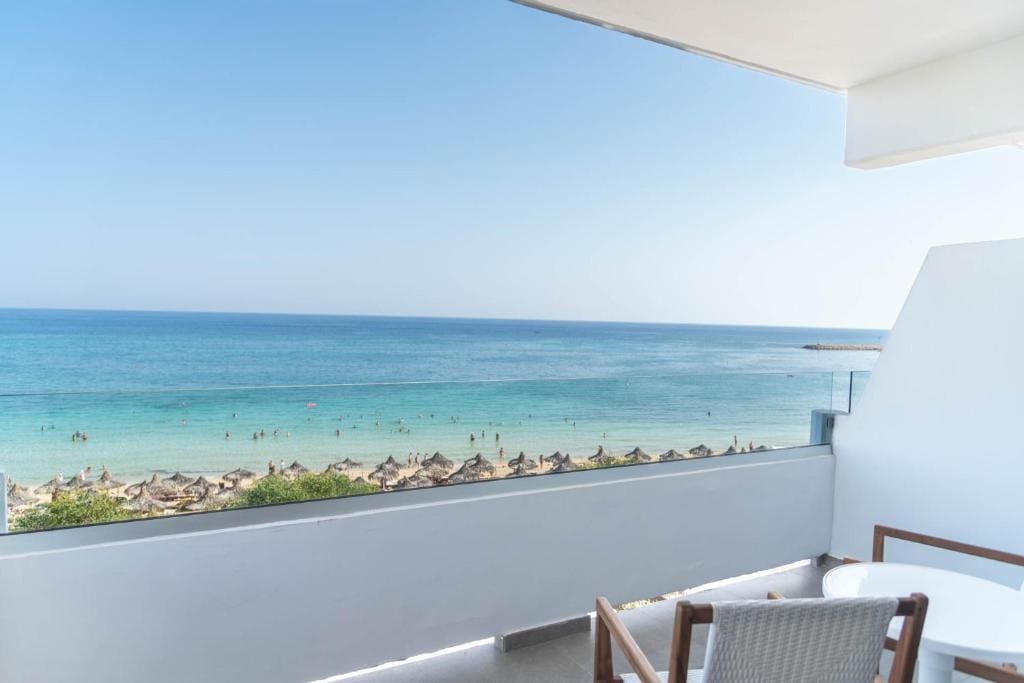 Superior Double or Twin Room with Sea View room - Image 3