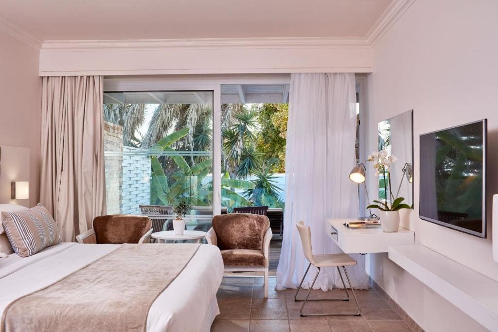 Bungalow Room room - Image 3