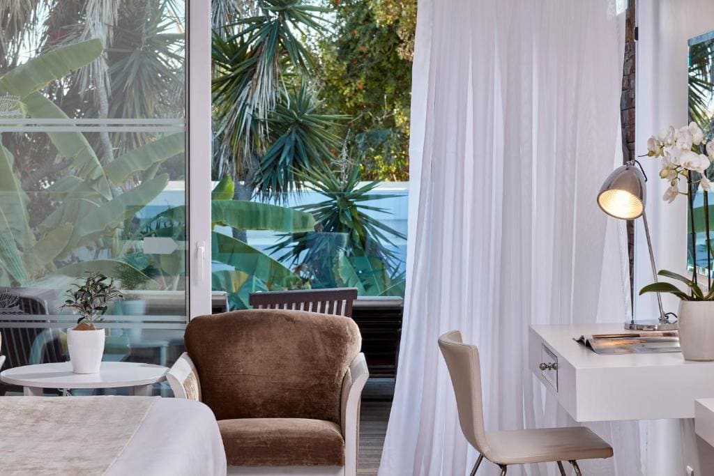 Bungalow Room room - Image 2
