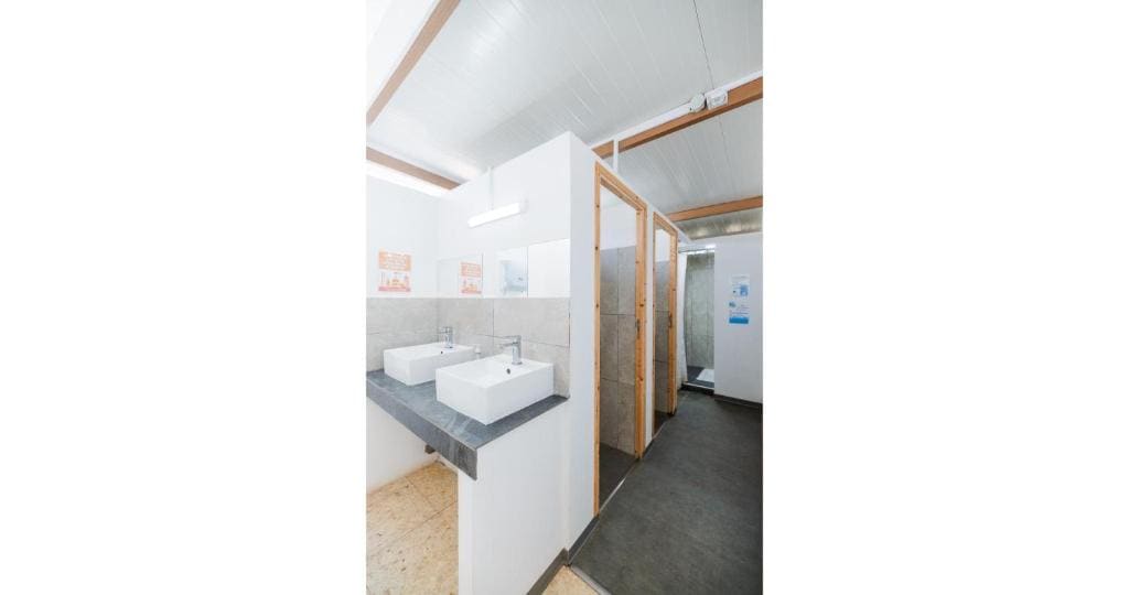 Bunk Bed in Mixed Dormitory Room room - Image 2