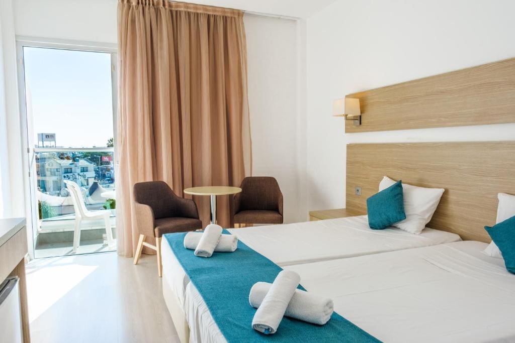 Standard Twin Room room - Image 1