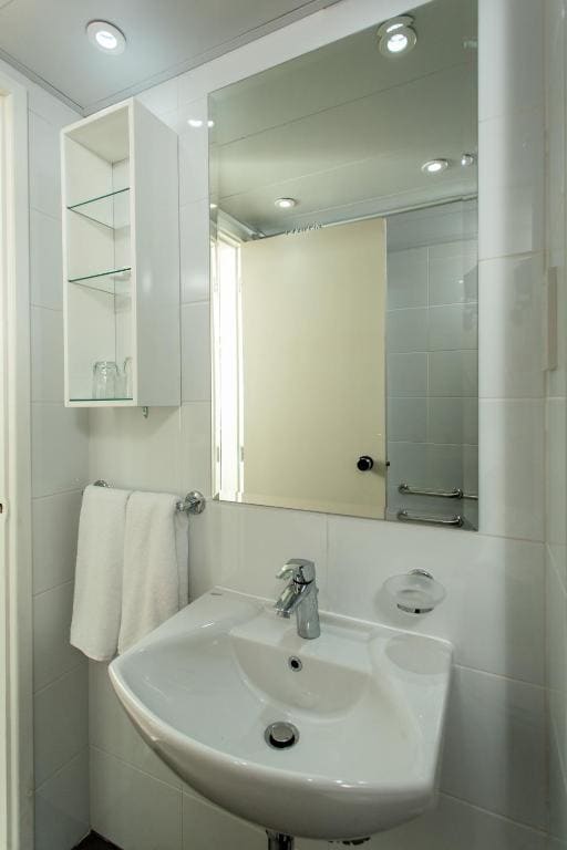 Standard Twin Room room - Image 2
