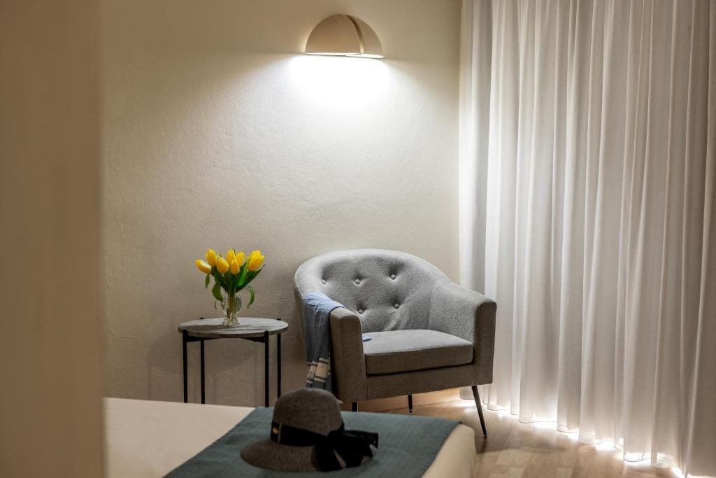 Standard Twin Room with Pool View room - Image 3